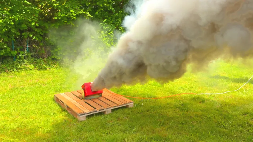 Aerosollöschsystem von EGON HARIG bei einem Test in der Brandmelde- und Löschtechnik
